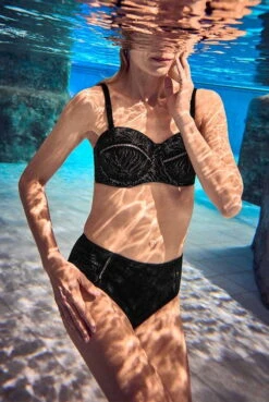 Amoena Bikini-Hose Palma -cardport shop Amoena Bikinihose Palma PTY 71645 schwarz 04 1280x1280 1