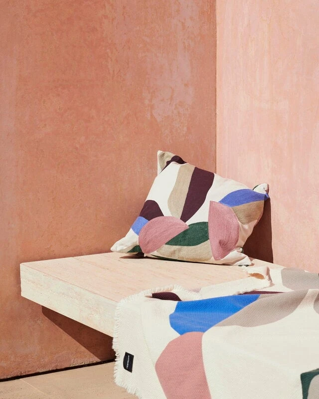 Marimekko Berry Decke, Baumwolle - Rot - Elektroblau 3 Marimekko Berry Decke, Baumwolle - Rot - Elektroblau – Bild 3