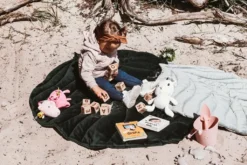 Bellochi Spielmatte Für Baby Und Kinder - Dunkelgrün - 138x120 Cm - Universal Spielteppich Zum Krabbelnlernen - Für Innen- Und Außenbereich - Weiches Veloursstoff - Blattform -cardport shop ab016067b0832b0632b3814d6441114d