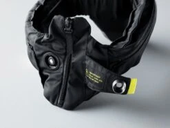 Hövding 3.0 Airbag Helm Schwarz Unisize -cardport shop hoevding 3 0 airbag helm schwarz3