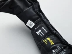 Hövding 3.0 Airbag Helm Schwarz Unisize -cardport shop hoevding 3 0 airbag helm schwarz5