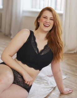 Bralette "Emilia" Black -cardport shop sugarshape bralette panty emilia black front editorial single bhs 90 107 5 hs 115 full 4